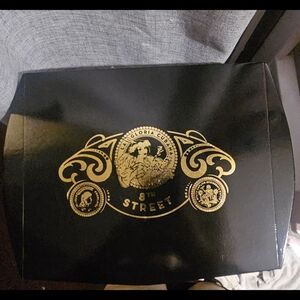 La Gloria Cubana 8th Street Black and Gold Empty Cigar Box